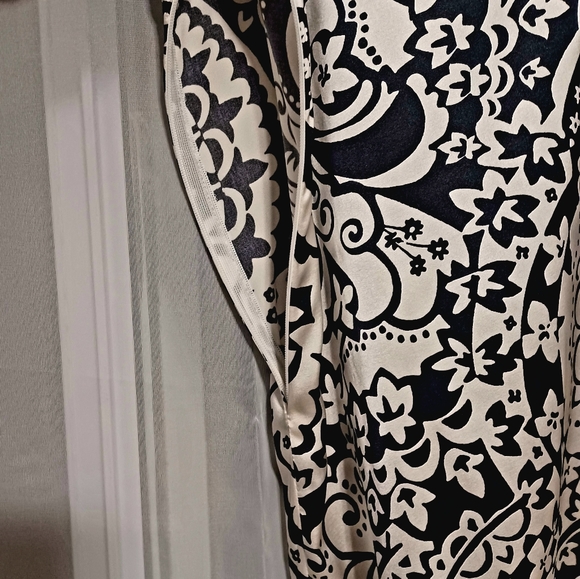 NWT. Beautiful design black and white tank - Picture 3 of 6